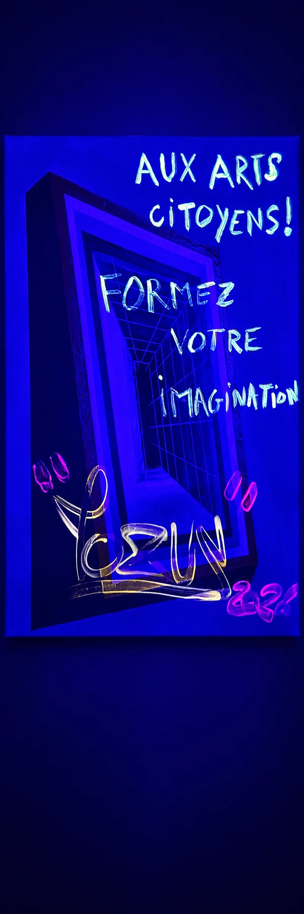 Haut parleur vers l’infini — sous lumière UV