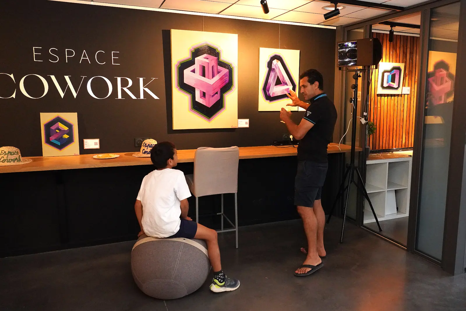 Les œuvres installées dans l’espace du vernissage