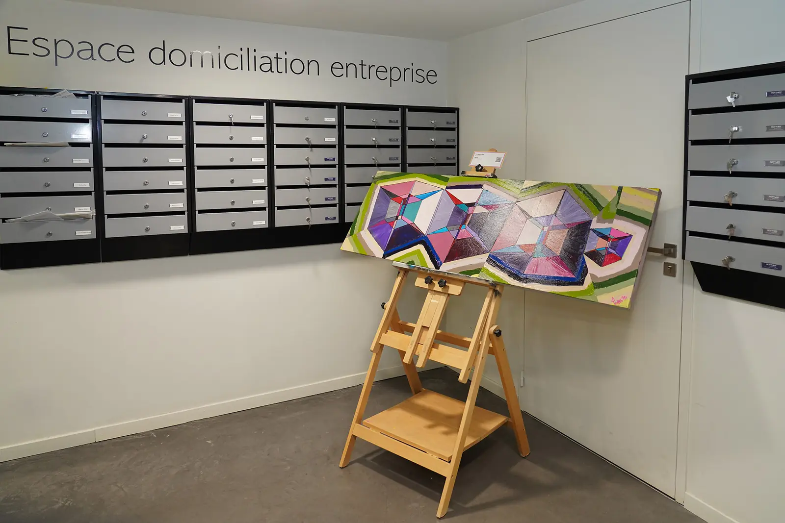 Installation artistique dans l’espace de coworking
